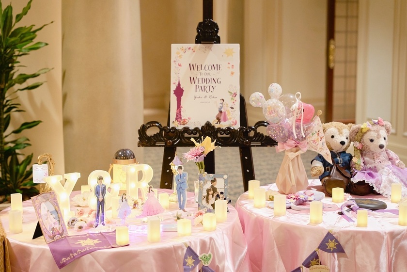 9 Examples of Creative Ways to Decorate Your Welcome Space with Bride and Groom Acrylic Stands 💕✅にて紹介している画像