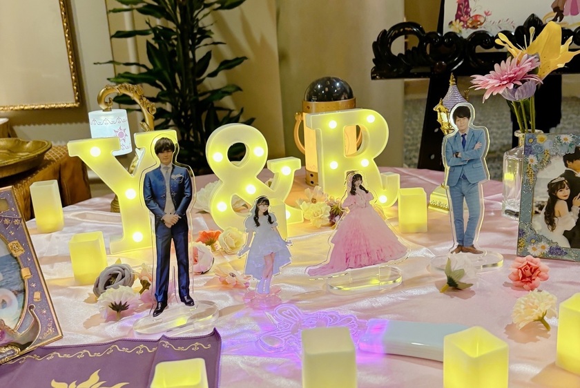9 Examples of Creative Ways to Decorate Your Welcome Space with Bride and Groom Acrylic Stands 💕✅にて紹介している画像