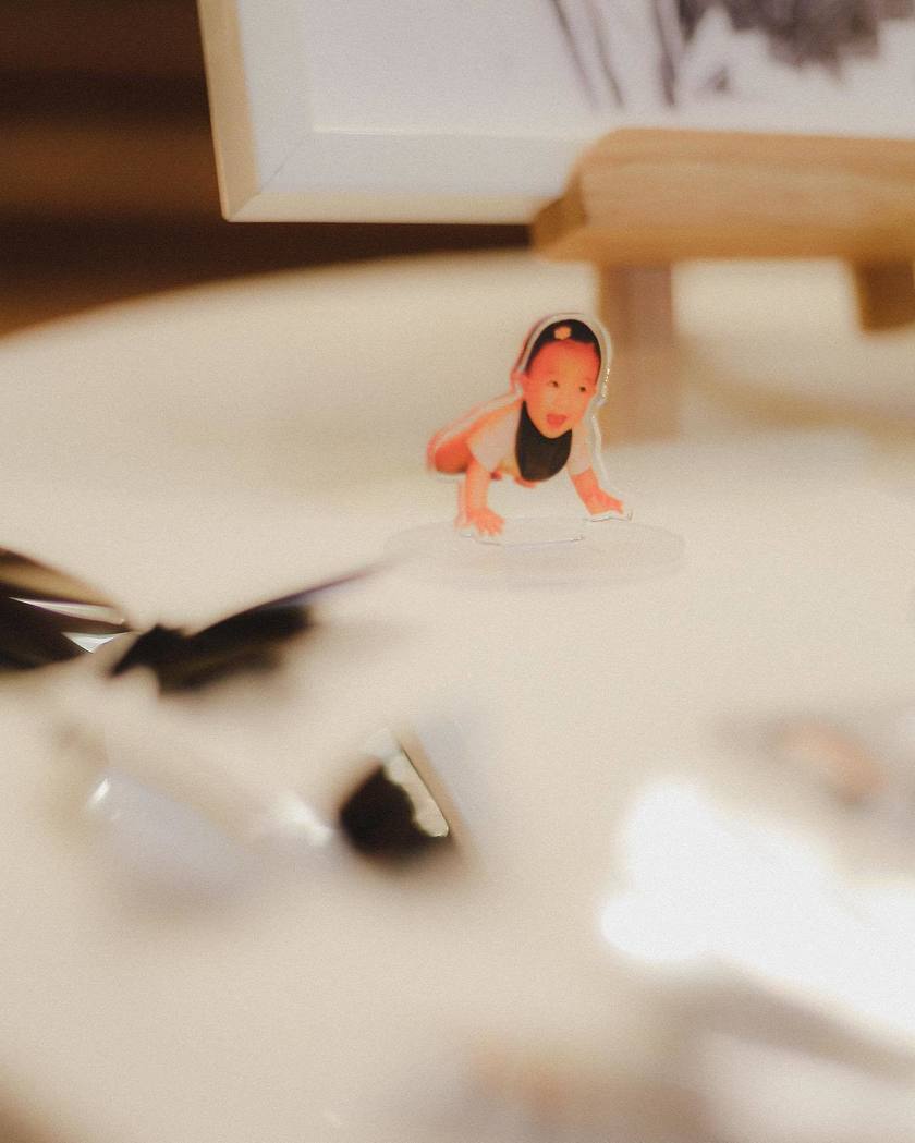 9 Examples of Creative Ways to Decorate Your Welcome Space with Bride and Groom Acrylic Stands 💕✅にて紹介している画像