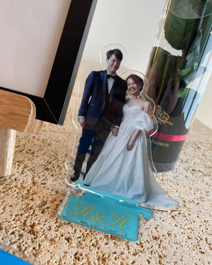 9 Examples of Creative Ways to Decorate Your Welcome Space with Bride and Groom Acrylic Stands 💕✅にて紹介している画像