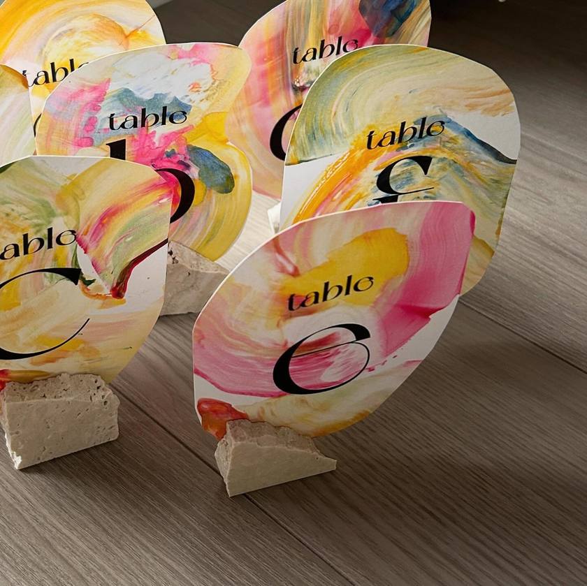 For brides getting married in fall or winter 2024 to spring 2025💕 Here are 8 stylish table number ideas you’ll want to copy.にて紹介している画像