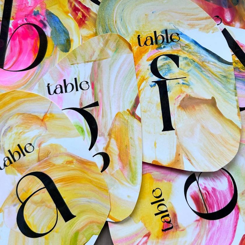 For brides getting married in fall or winter 2024 to spring 2025💕 Here are 8 stylish table number ideas you’ll want to copy.にて紹介している画像
