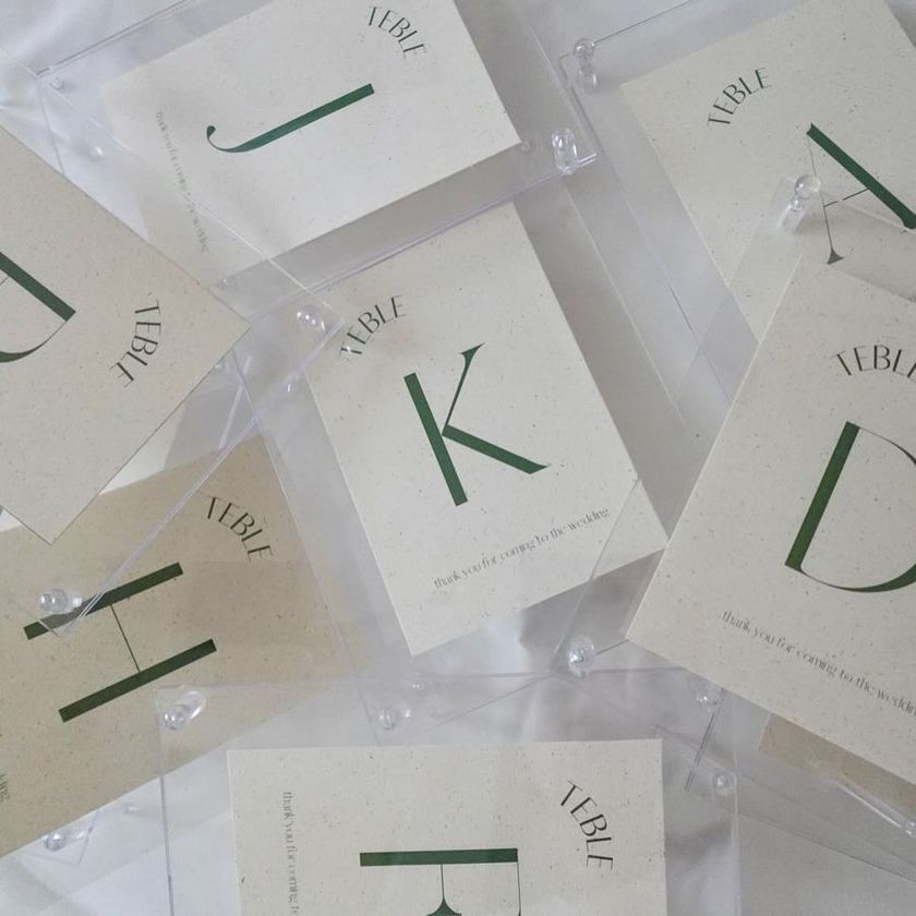 For brides getting married in fall or winter 2024 to spring 2025💕 Here are 8 stylish table number ideas you’ll want to copy.にて紹介している画像