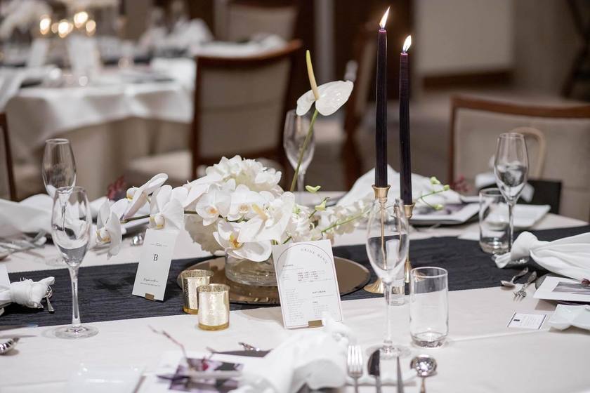 For brides getting married in fall or winter 2024 to spring 2025💕 Here are 8 stylish table number ideas you’ll want to copy.にて紹介している画像