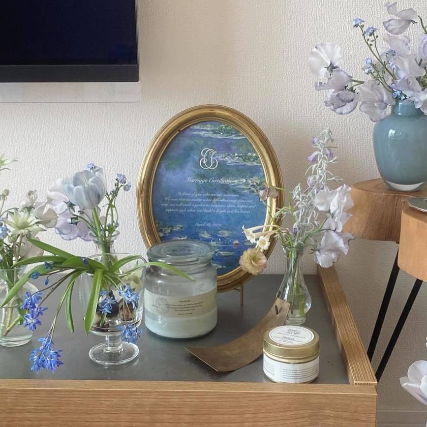 "Sworn Art": A Stylish Idea of Writing on Famous Paintings to Create Wedding Certificates 🖼️🎨にて紹介している画像