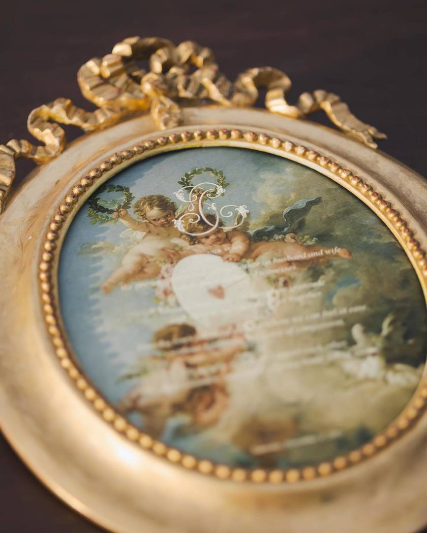 "Sworn Art": A Stylish Idea of Writing on Famous Paintings to Create Wedding Certificates 🖼️🎨にて紹介している画像