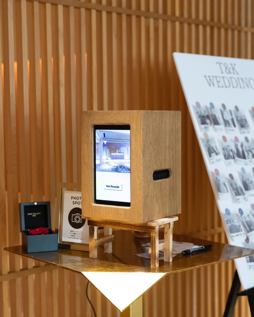 What is the price of the Yonsujun photo booth/Pashasnap that takes purikura photos? How to rent it?にて紹介している画像