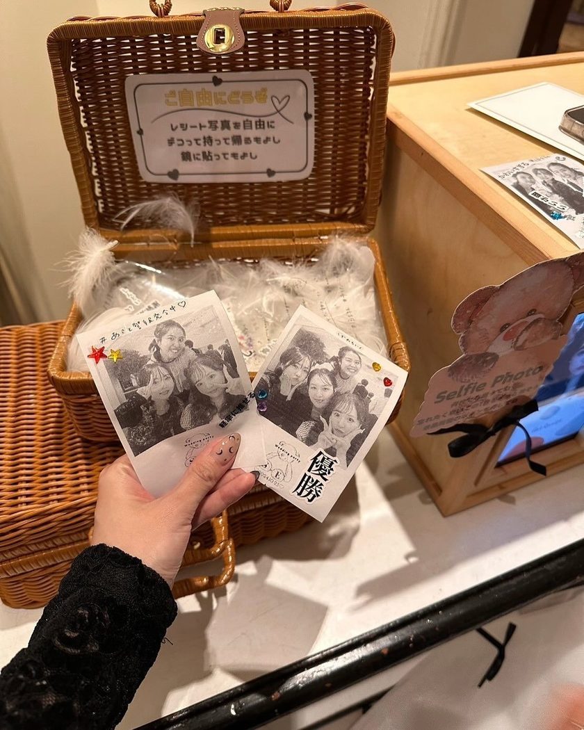 What is the price of the Yonsujun photo booth/Pashasnap that takes purikura photos? How to rent it?にて紹介している画像