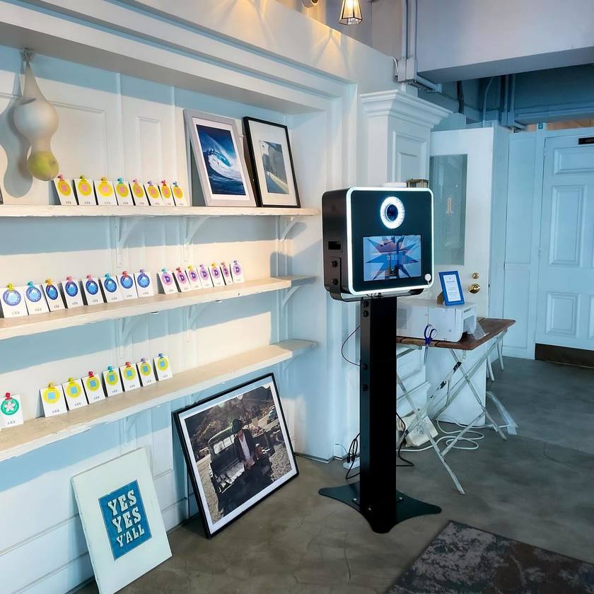 What is the price of the Yonsujun photo booth/Pashasnap that takes purikura photos? How to rent it?にて紹介している画像