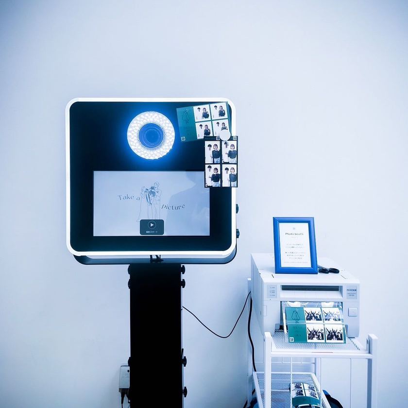 What is the price of the Yonsujun photo booth/Pashasnap that takes purikura photos? How to rent it?にて紹介している画像