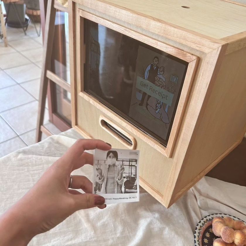 What is the price of the Yonsujun photo booth/Pashasnap that takes purikura photos? How to rent it?にて紹介している画像