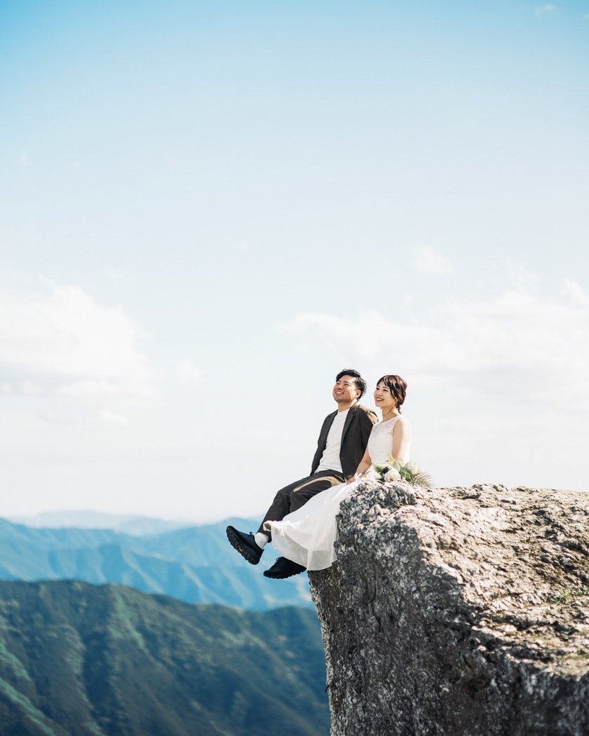 黄金のススキが美しい絶景スポット🌾和歌山の生石高原で撮るウェディングフォトが素敵💛にて紹介している画像