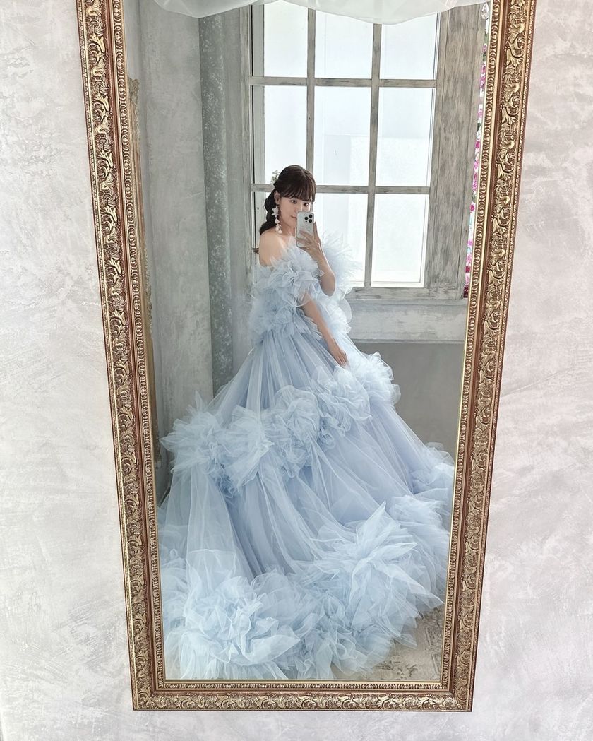 "Real Photos and Coordination Feature of Brides Wearing the Popular 4 Dresses by KIYOKO HATA x marry 🪽"にて紹介している画像