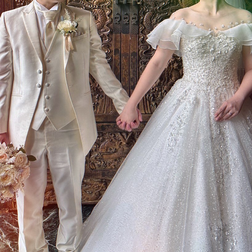 "Real Photos and Coordination Feature of Brides Wearing the Popular 4 Dresses by KIYOKO HATA x marry 🪽"にて紹介している画像