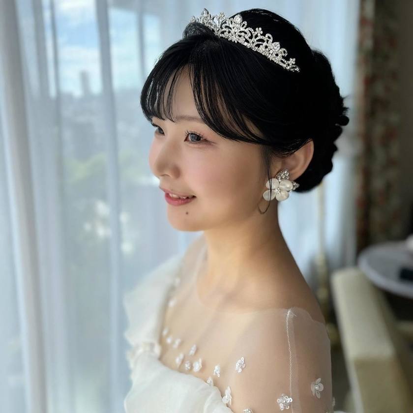 "Real Photos and Coordination Feature of Brides Wearing the Popular 4 Dresses by KIYOKO HATA x marry 🪽"にて紹介している画像
