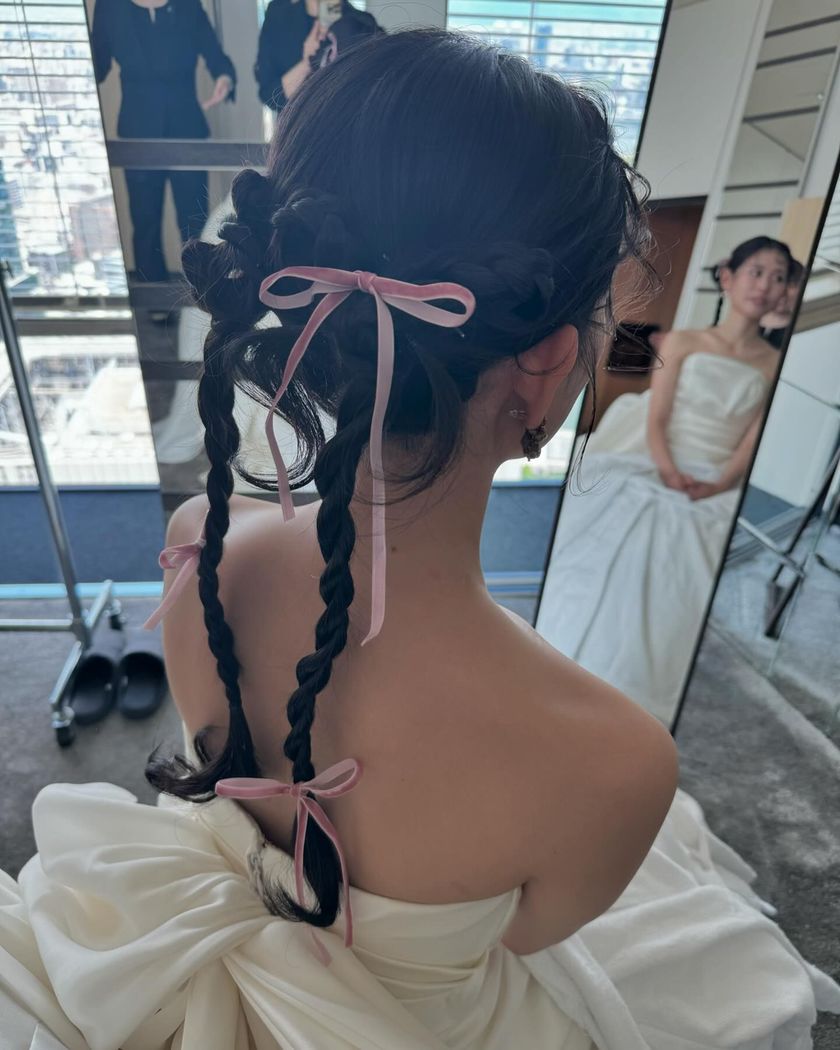流行りの平成ファッション。細い編み込み×リボンがポイントのおしゃれな【Y2Kヘア】15選🎀にて紹介している画像
