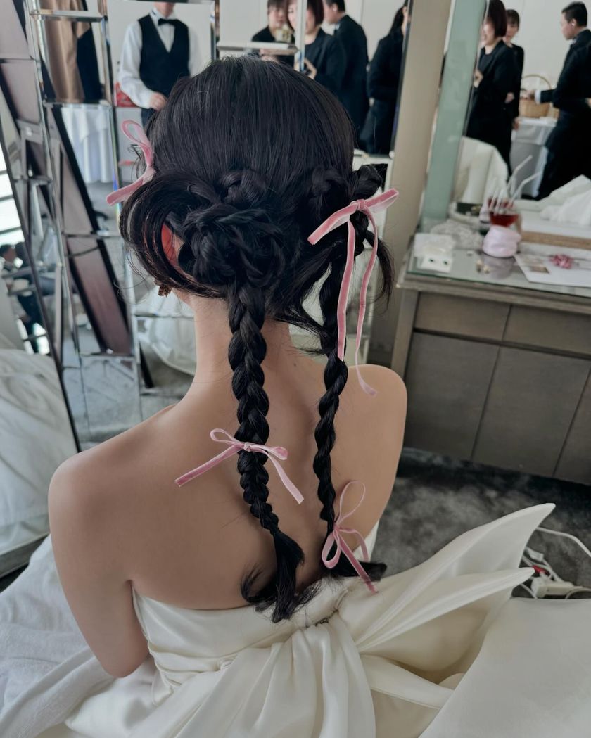 流行りの平成ファッション。細い編み込み×リボンがポイントのおしゃれな【Y2Kヘア】15選🎀にて紹介している画像