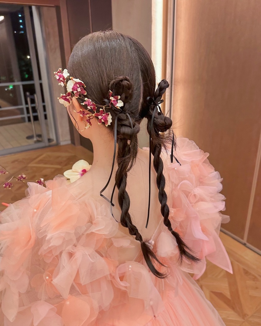 流行りの平成ファッション。細い編み込み×リボンがポイントのおしゃれな【Y2Kヘア】15選🎀にて紹介している画像