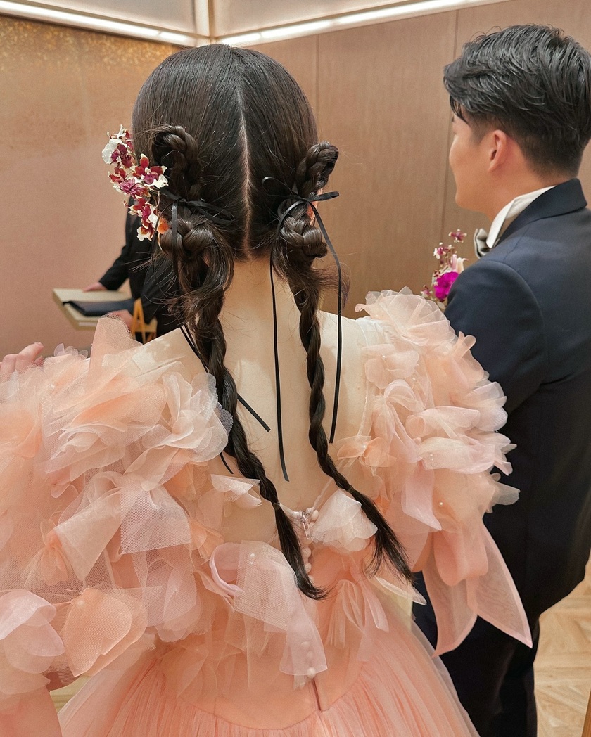 流行りの平成ファッション。細い編み込み×リボンがポイントのおしゃれな【Y2Kヘア】15選🎀にて紹介している画像