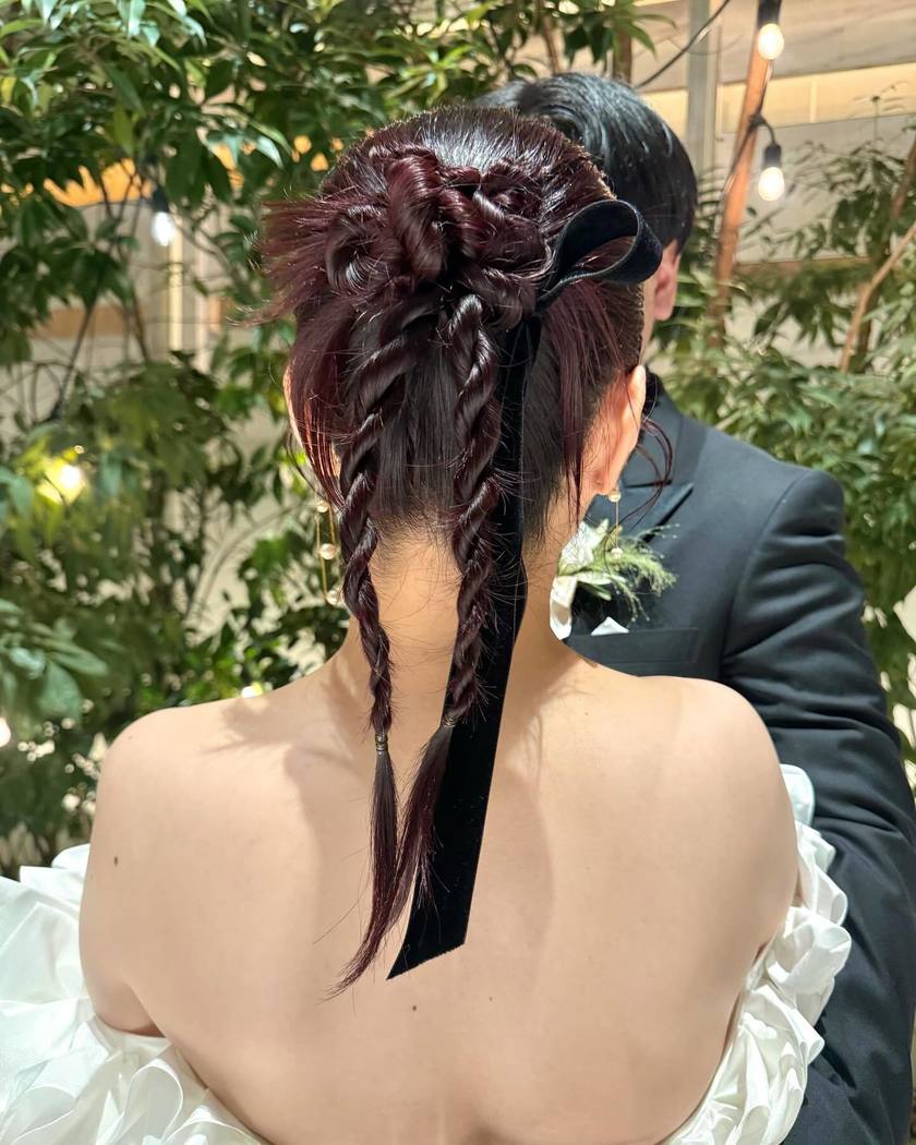 流行りの平成ファッション。細い編み込み×リボンがポイントのおしゃれな【Y2Kヘア】15選🎀にて紹介している画像