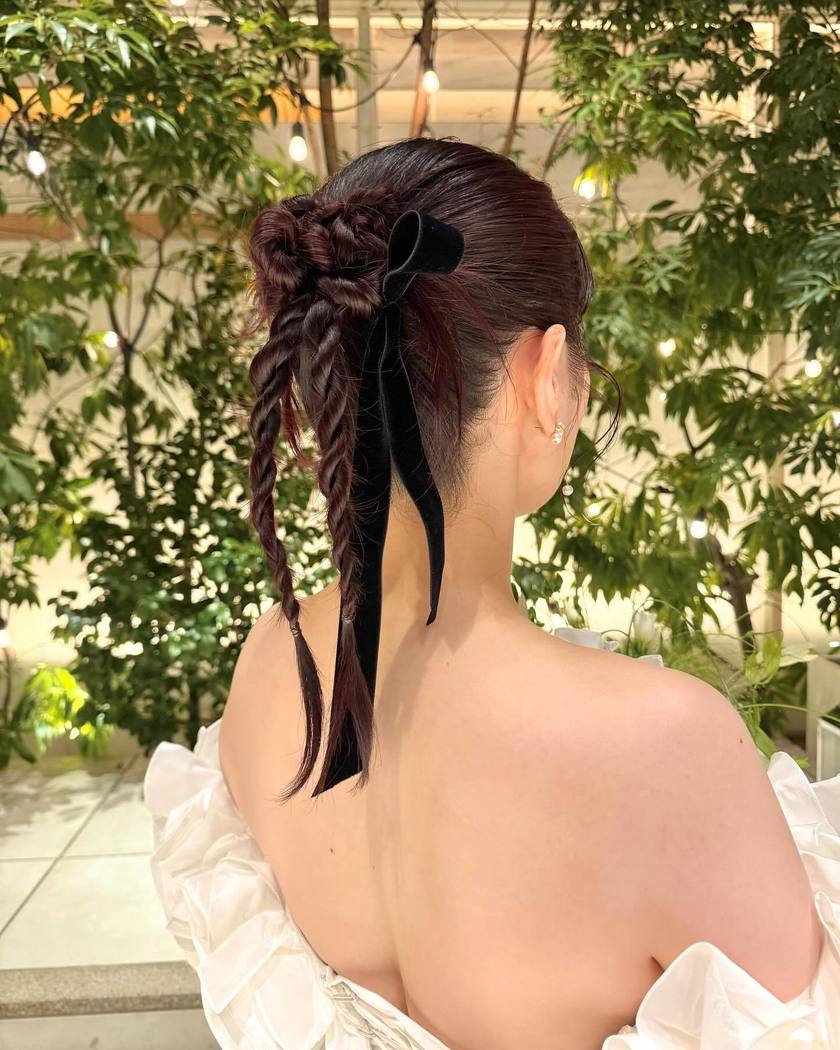 流行りの平成ファッション。細い編み込み×リボンがポイントのおしゃれな【Y2Kヘア】15選🎀にて紹介している画像