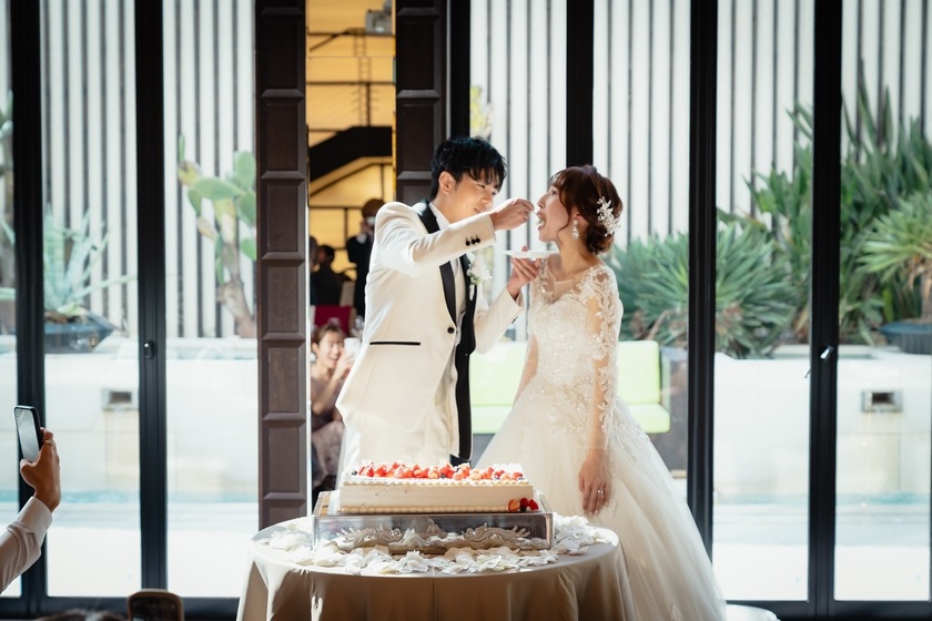 "Working Hard on My Diet: The First Bite of Joy♡ A Special Feature on Enjoying Wedding Cake in Our Reward Bites Video🎂"にて紹介している画像