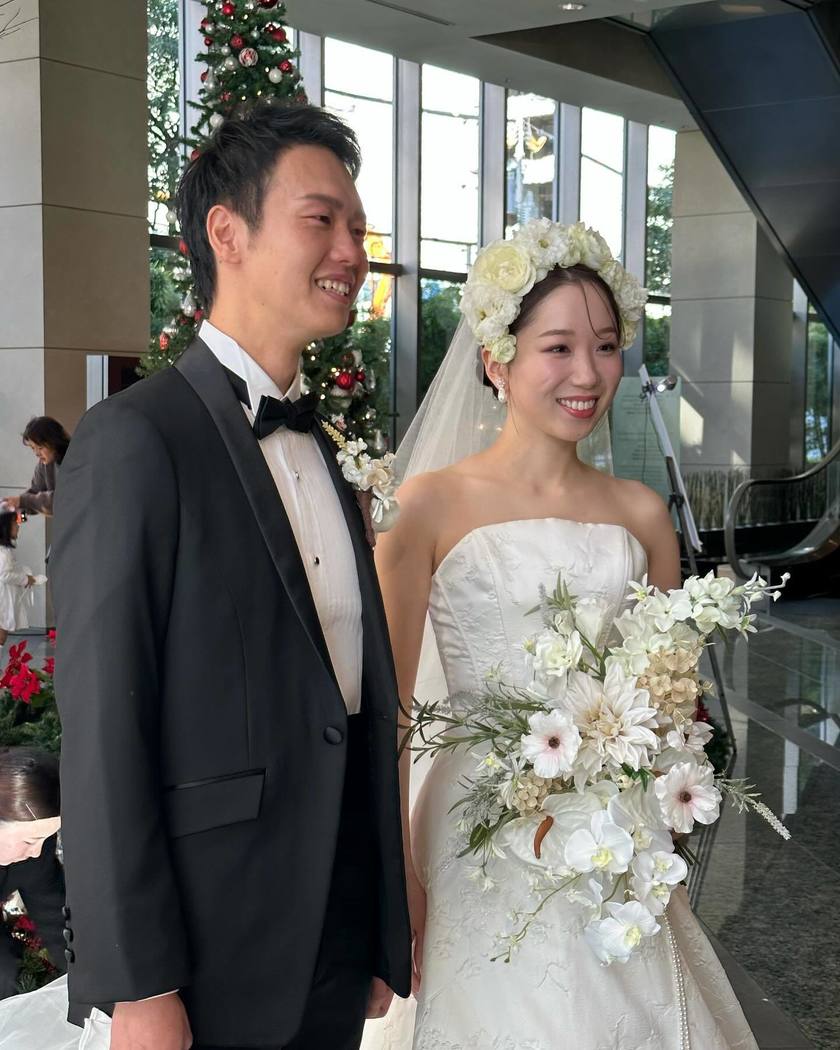 ボリューミーで可愛い🤍大輪のお花を使ったフラワーカチューシャが新しくて流行りそう＊にて紹介している画像