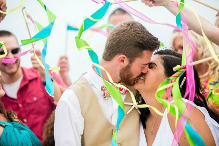 Create a Charming Wedding with Ribbon Wands ♡ DIY Adorable Ribbon Sticks ♩にて紹介している画像