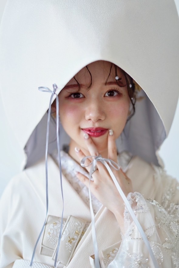 Trendy and Girly: Spotlight on the New White Kimono x Ribbon Coordination! 🎀にて紹介している画像