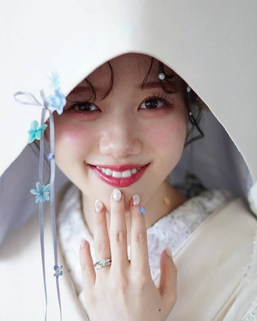 Trendy and Girly: Spotlight on the New White Kimono x Ribbon Coordination! 🎀にて紹介している画像