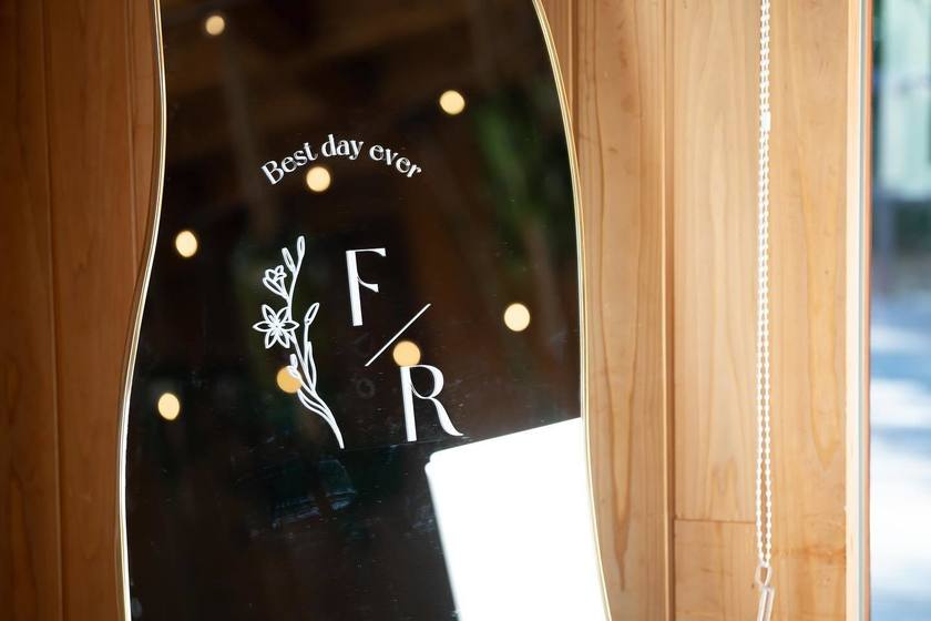 Stylish Brides: The Must-Have Full-Length Wave Mirror You Can Buy Here! ♡にて紹介している画像