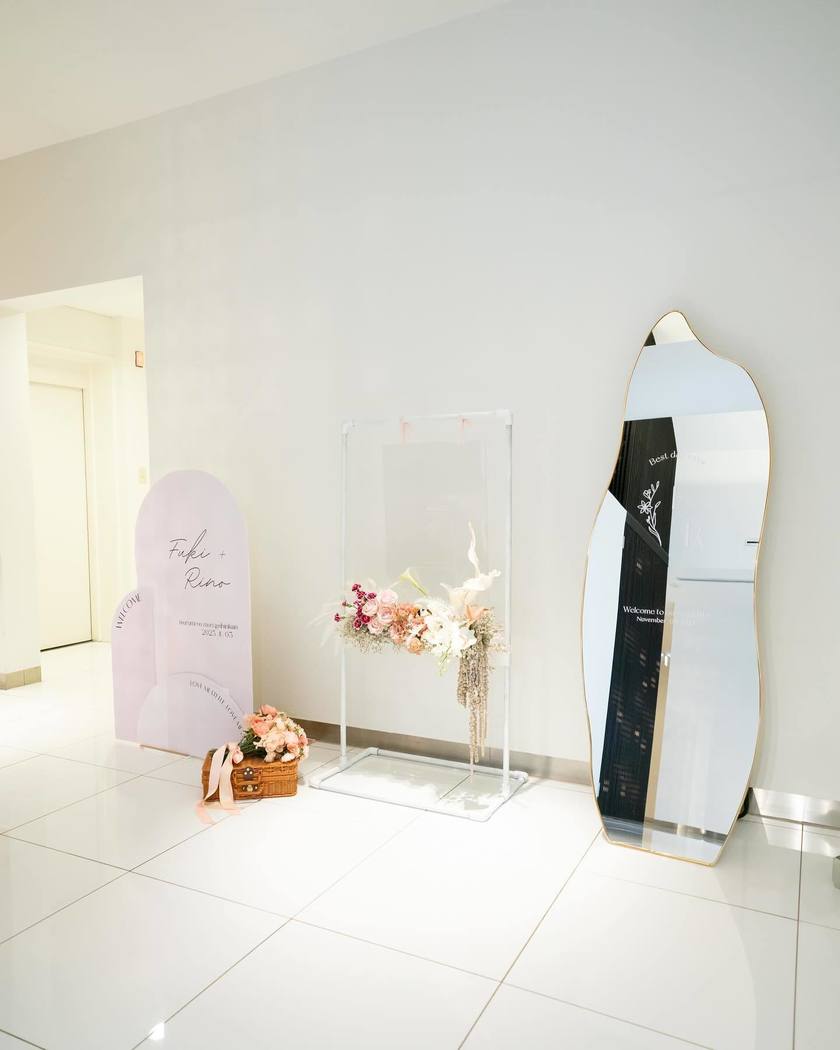 Stylish Brides: The Must-Have Full-Length Wave Mirror You Can Buy Here! ♡にて紹介している画像