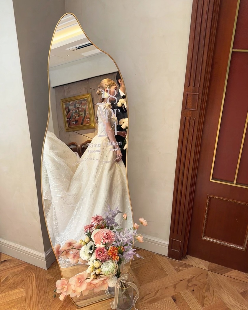 Stylish Brides: The Must-Have Full-Length Wave Mirror You Can Buy Here! ♡にて紹介している画像