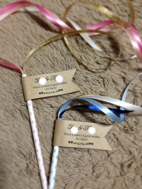 Create a Charming Wedding with Ribbon Wands ♡ DIY Adorable Ribbon Sticks ♩にて紹介している画像