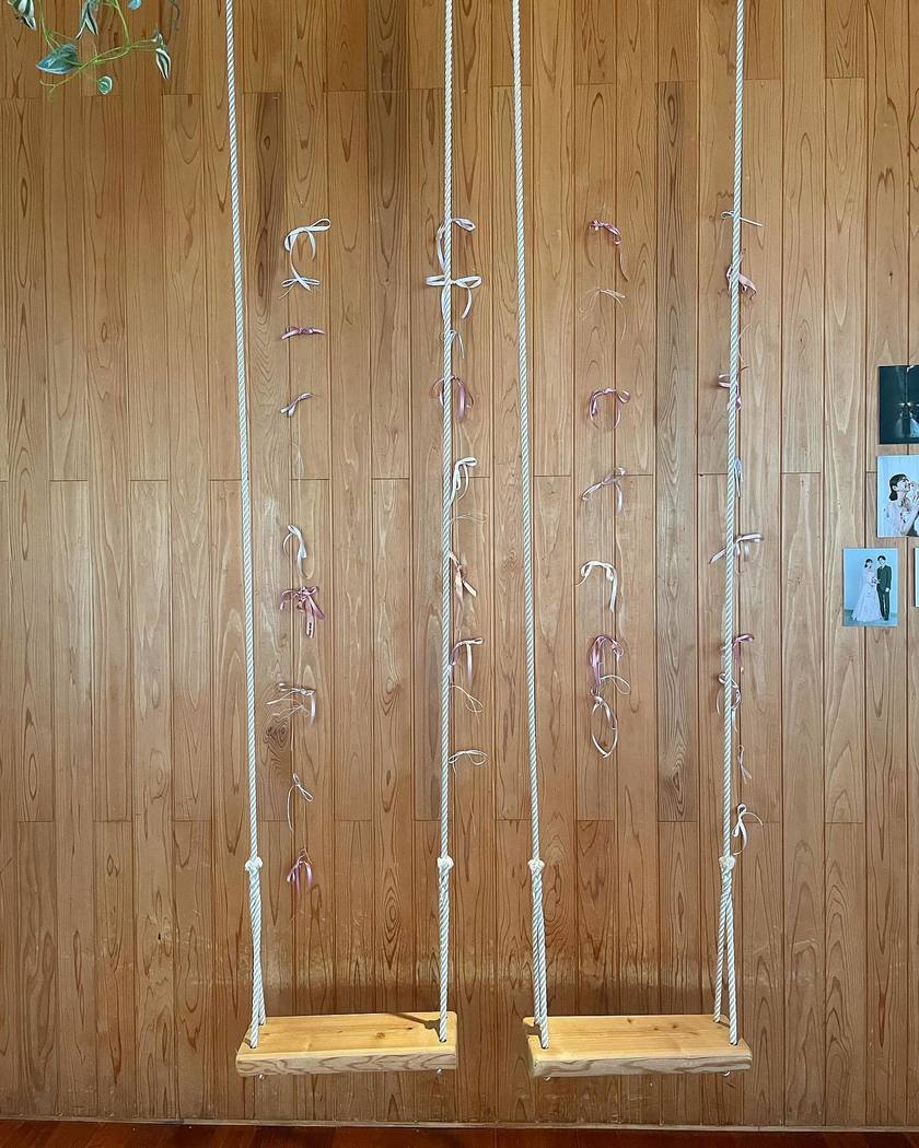 DIY Ribbon Curtains You Can Make Yourself: Trendy Ways to Use Them for Weddings and Recommended Ribbons to Create Them 🎀にて紹介している画像