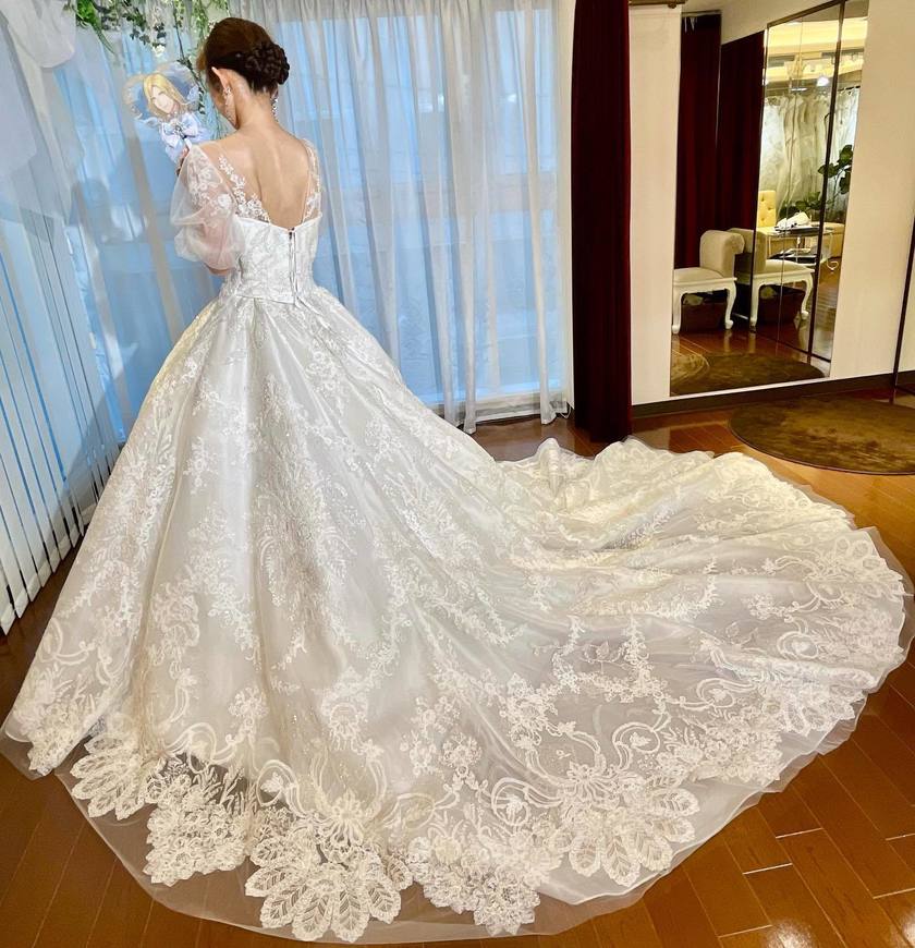 韓国ドレス好きにおすすめ🤍ヴィクトリアフランセスカHLD-00066着用のリアル花嫁さん特集にて紹介している画像