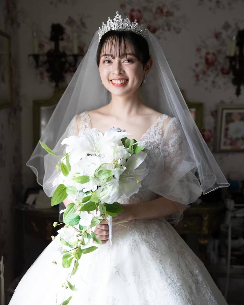 韓国ドレス好きにおすすめ🤍ヴィクトリアフランセスカHLD-00066着用のリアル花嫁さん特集にて紹介している画像