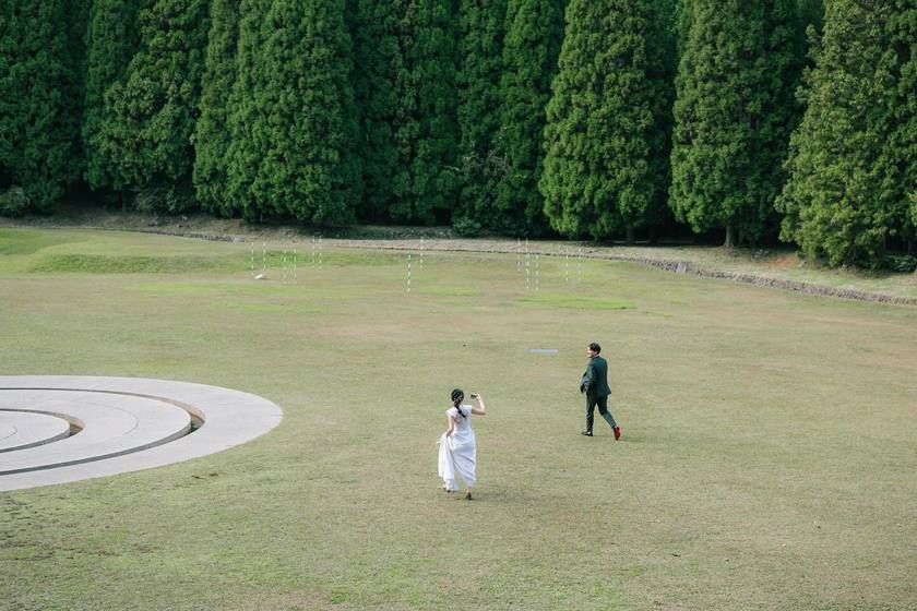 "Discover the Charm: Stunning Wedding Photos at Nara's Muro Mount Park Artistic Forest - Includes Usage Fees and Rules 🍃🎨"にて紹介している画像