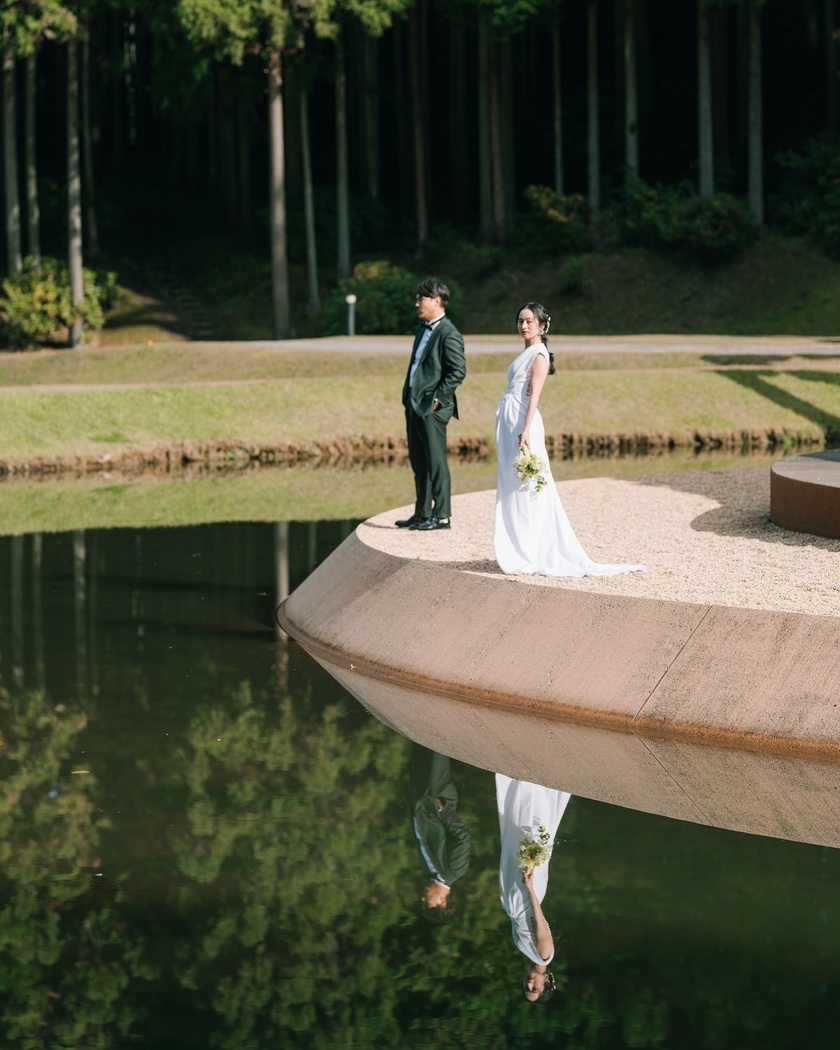 "Discover the Charm: Stunning Wedding Photos at Nara's Muro Mount Park Artistic Forest - Includes Usage Fees and Rules 🍃🎨"にて紹介している画像
