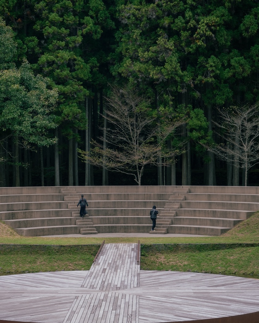 "Discover the Charm: Stunning Wedding Photos at Nara's Muro Mount Park Artistic Forest - Includes Usage Fees and Rules 🍃🎨"にて紹介している画像
