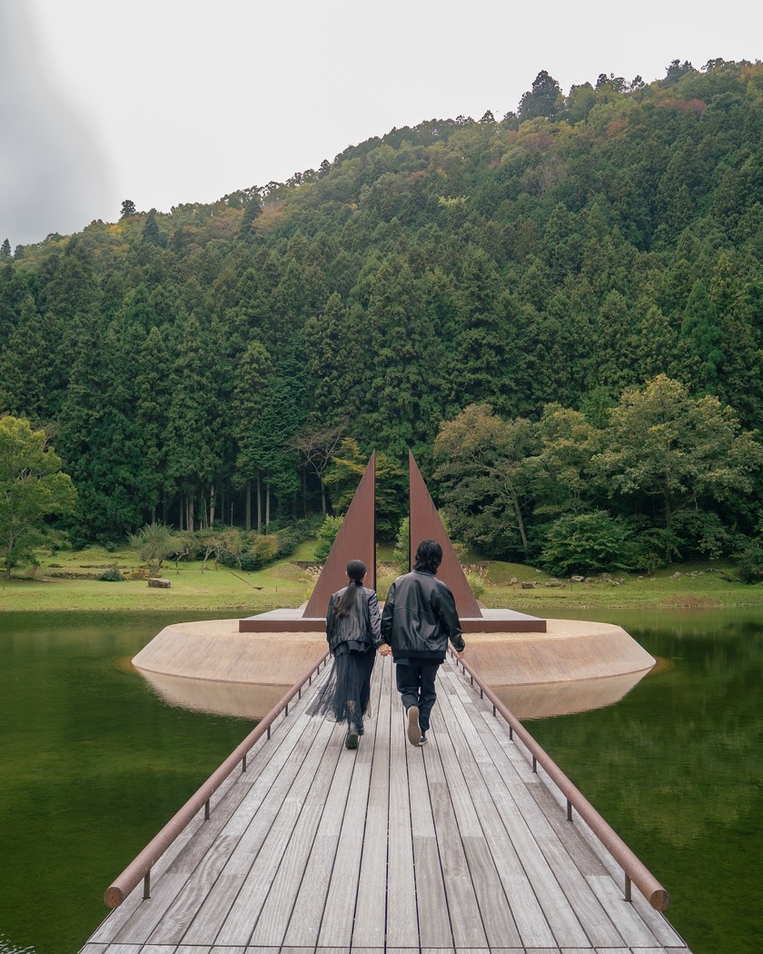 "Discover the Charm: Stunning Wedding Photos at Nara's Muro Mount Park Artistic Forest - Includes Usage Fees and Rules 🍃🎨"にて紹介している画像