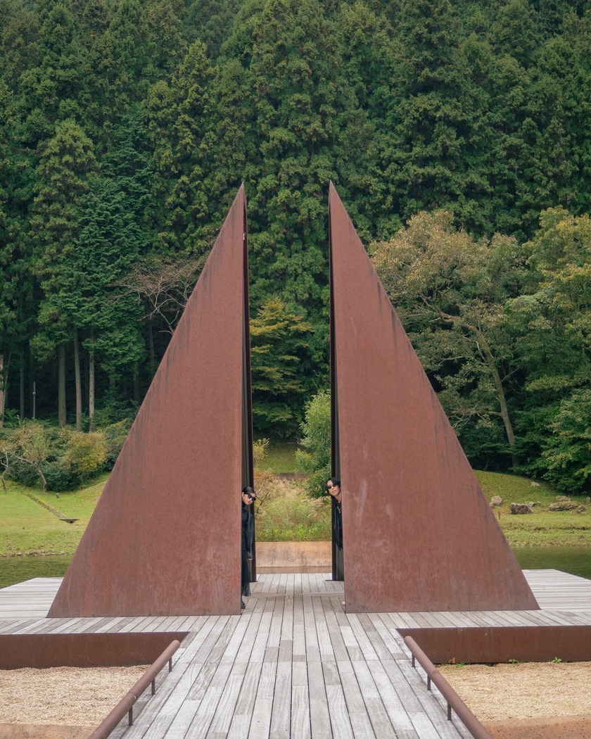 "Discover the Charm: Stunning Wedding Photos at Nara's Muro Mount Park Artistic Forest - Includes Usage Fees and Rules 🍃🎨"にて紹介している画像