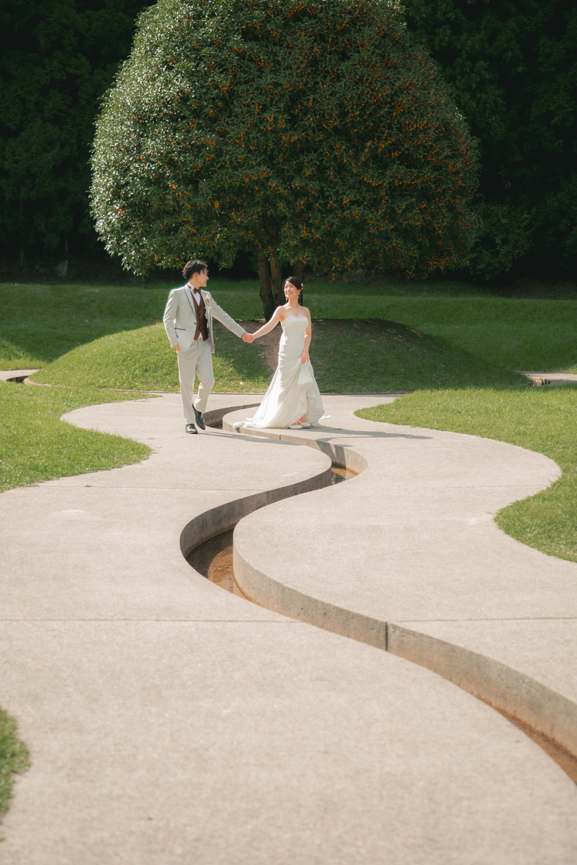 "Discover the Charm: Stunning Wedding Photos at Nara's Muro Mount Park Artistic Forest - Includes Usage Fees and Rules 🍃🎨"にて紹介している画像