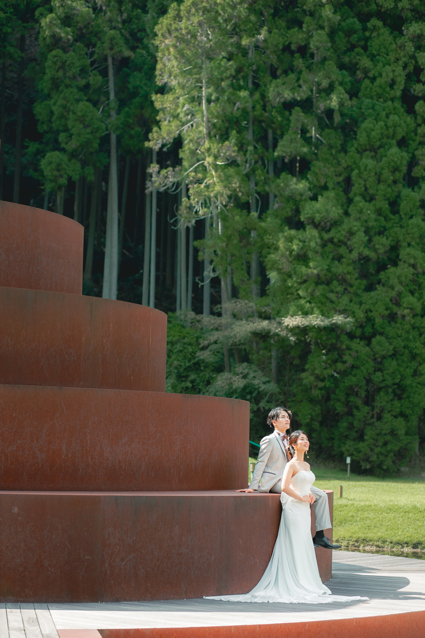 "Discover the Charm: Stunning Wedding Photos at Nara's Muro Mount Park Artistic Forest - Includes Usage Fees and Rules 🍃🎨"にて紹介している画像