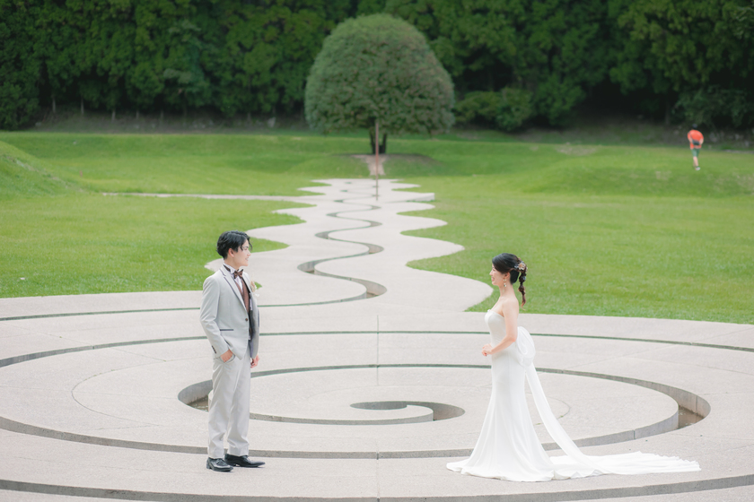 "Discover the Charm: Stunning Wedding Photos at Nara's Muro Mount Park Artistic Forest - Includes Usage Fees and Rules 🍃🎨"にて紹介している画像