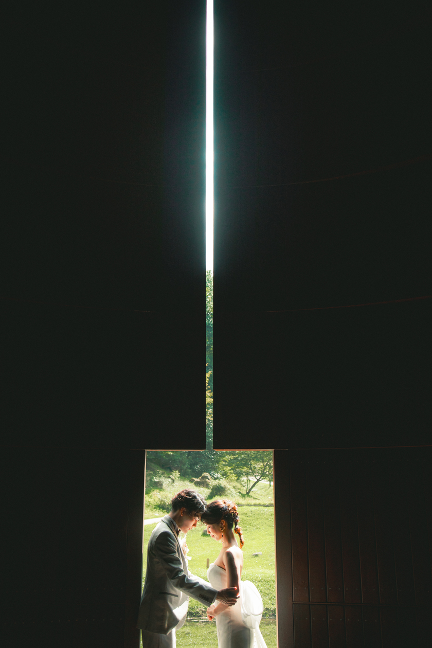 "Discover the Charm: Stunning Wedding Photos at Nara's Muro Mount Park Artistic Forest - Includes Usage Fees and Rules 🍃🎨"にて紹介している画像