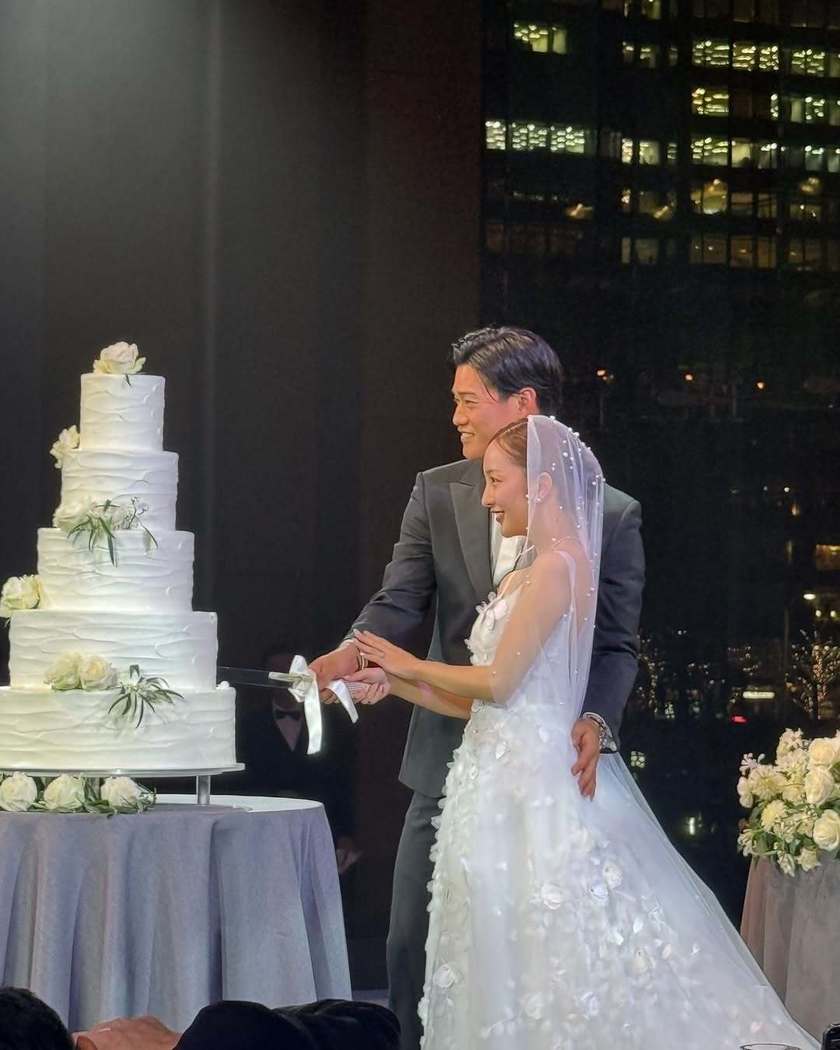 A Comprehensive Summary of Tomomi Itano's Luxurious Weddings at the Palace Hotel Tokyo (Including Both Past Ceremonies) 💖にて紹介している画像