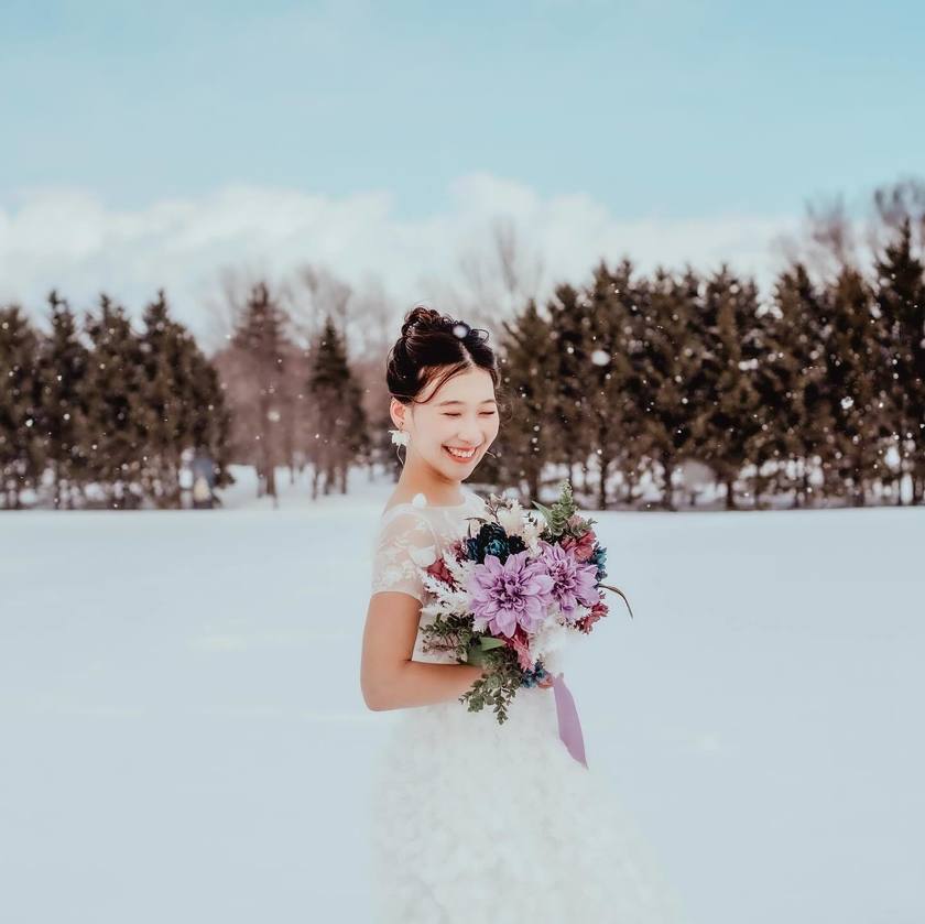 Silver World: A Collection of Sample Wedding Photos Captured in the Snowy Landscapes of the Northern Country ❄️⛄にて紹介している画像