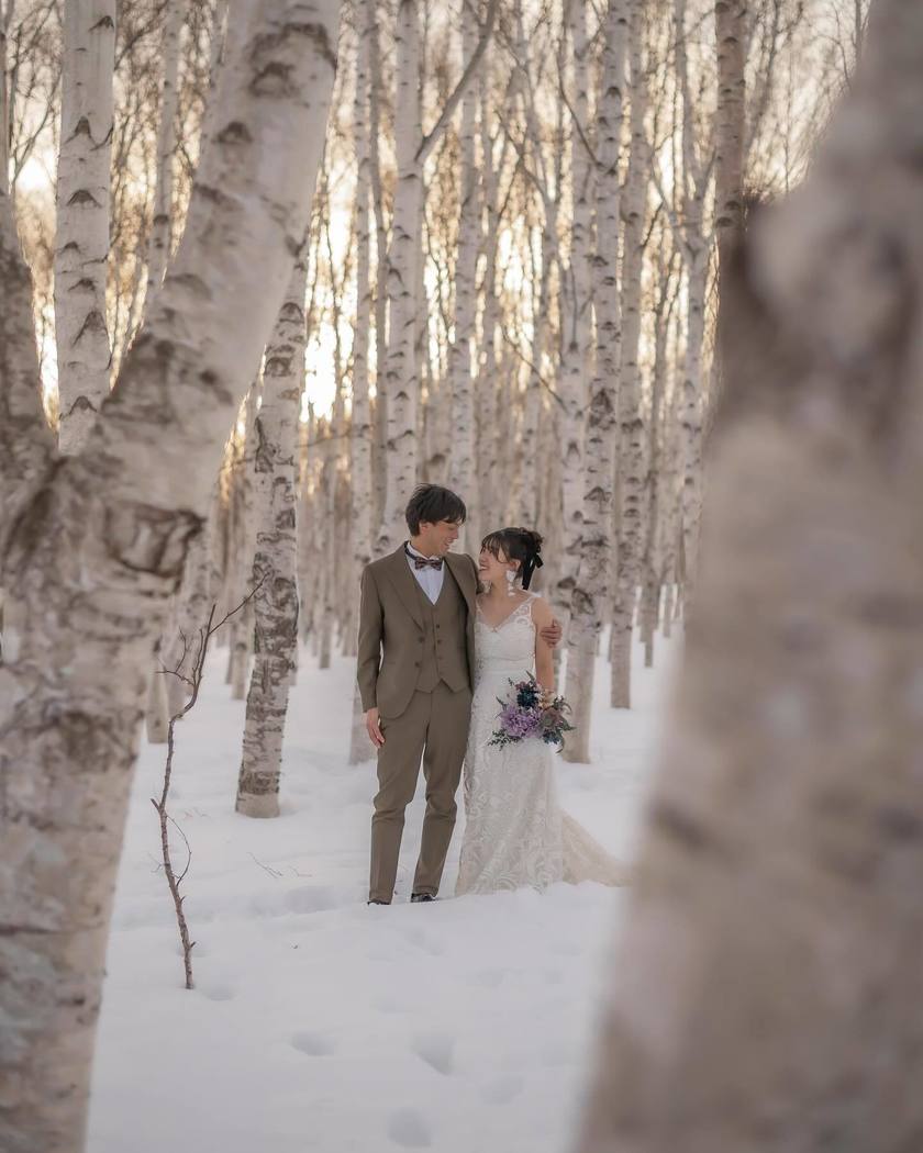 Silver World: A Collection of Sample Wedding Photos Captured in the Snowy Landscapes of the Northern Country ❄️⛄にて紹介している画像