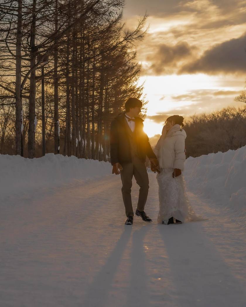 Silver World: A Collection of Sample Wedding Photos Captured in the Snowy Landscapes of the Northern Country ❄️⛄にて紹介している画像